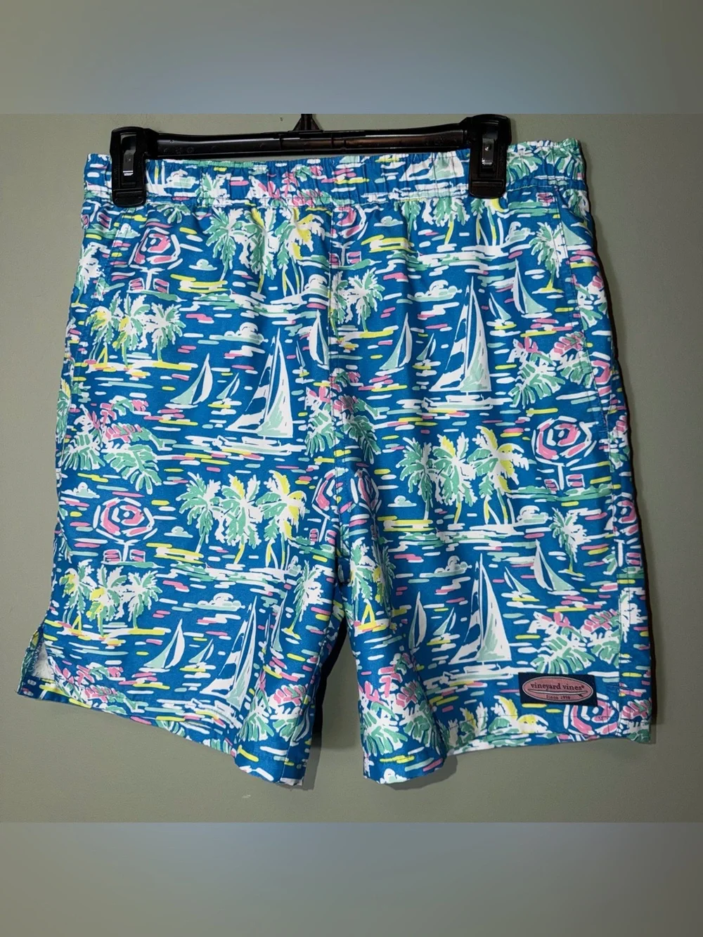 Vineyard Vines Men's Blue Tropical Sailboat Swim Trunks